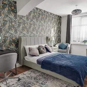 Place To In Longbridge Barking (Greater London)